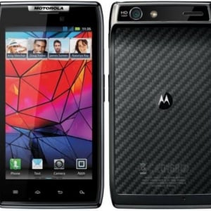 米Verizon、Motorolaの薄型スマートフォン「Droid RAZR」の予約販売を開始