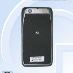 Motorola、中国移動向けにHDディスプレイを搭載する「MT917」を開発中