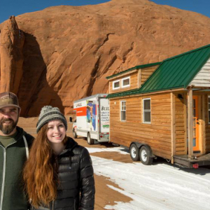 ミニマムだけど幸せがいっぱい☆小さな家とともに全米を旅する仲良しカップルが話題に