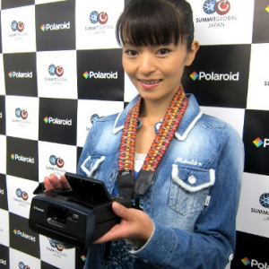 年末のパーティシーズンに大活躍！　インスタントデジタルカメラ『Polaroid Z340』発売