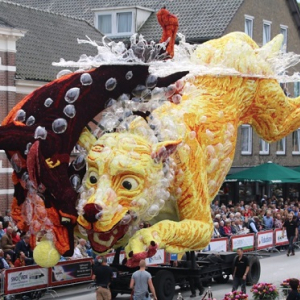 花でできてるとは思えない！ゴッホの作品をモチーフにしたオランダの花祭りが圧巻