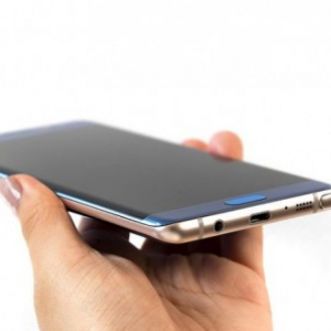 Samsung、Galaxy Note 7の発火問題で謝罪広告、充電量を60%に制限するアップデートも配信へ