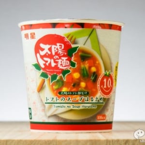 『明星 太陽のトマト麺監修 トマトのスープはるさめ』ヘルシーだが味は濃厚トマト＆ガーリックの強烈パンチ