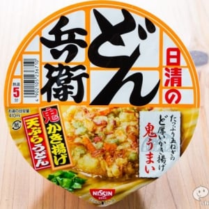 『日清のどん兵衛 かき揚げ天ぷらうどん』ネチっとした食感のタマネギの旨み凝縮鬼かき揚げに、もう降参！