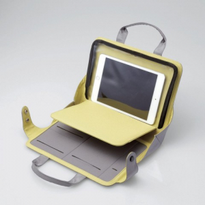 エレコム、専用クリアポケットによりタブレットを取り出さずに操作できるタブレットバッグを2種類発表