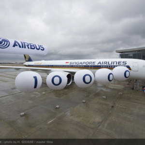 エアバスが1万機目の機体を納入　特別塗装機がシンガポール航空へ