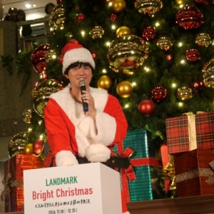 秦 基博 地元・横浜のクリスマスツリー点灯式にサンタ姿で登場＆新曲生披露