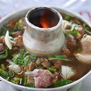 タイ料理、至高の鍋！「ヘンチュンセン」で食べる『ヌアトゥンモーファイ』