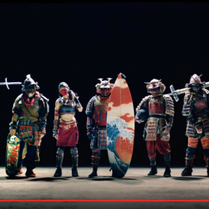 こいつら一体何者だ!?　甲冑姿の侍が世界各地で超絶パフォーマンスを披露する動画『7 SAMURAI』が公開