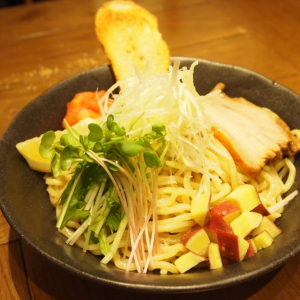 「時計仕掛けの海老つけ麺」って一体何！？ 大阪・堺筋本町にある「海老鶏麺蔵」に行ってみた