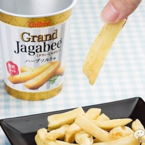 『Grand Jagabee（グラン・じゃがビー）ハーブソルト味』素材が際立つ太めカットのご褒美系ポテトスナック！