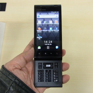auから12月23日に発売へ　スライド式テンキー搭載のAndroidスマートフォン『AQUOS PHONE IS14SH』