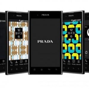 NTTドコモ、プラダがコラボしたAndroidスマートフォン「PRADA phone by LG L-02D」を発表、来年1月に発売