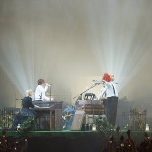 SEKAI NO OWARI 豪華なライブセット52品をオークションに出品！ 売上げは動物殺処分ゼロ支援の寄付へ