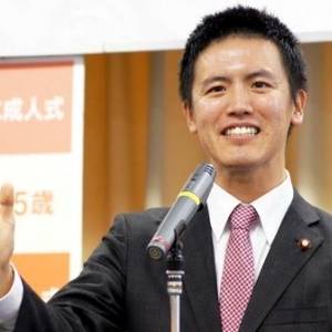 30歳・横粂議員「30代で総理になる」　25歳の若者祝う”第二成人式”で宣言