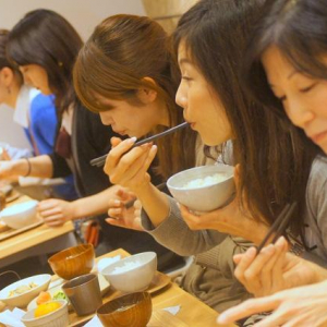 「タニタ食堂」が丸の内でオープン　開店前に320枚の整理券が配布終了