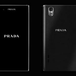 NTTドコモ、「PRADA phone by LG L-02D」の予約受付を1月17日に開始、発売予定日は1月26日