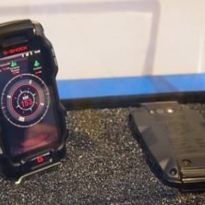 CES 2012：カシオが”G-SHOCK”ブランドのスマートフォンを展示