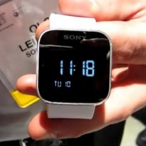 CES 2012：LiveViewの後継「Smart Watch」のデモ映像