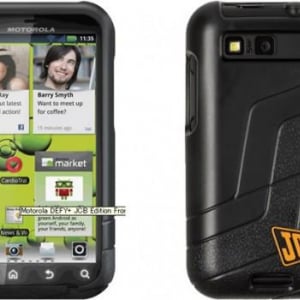 Motorola、建設・農業機械メーカー「JCB」とコラボしたAndroidスマートフォン「Motorola DEFY+ JCB Edition」を英国で発売