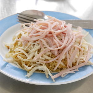 麺とハムの一体感！いくらでも食べられる炒め麺『イーミー』