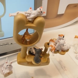 【トイEXPO2012】10匹の子猫を積み上げて遊ぶ『こねこだらけ』