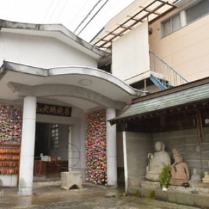 【えひめ最新旅レポ】道後温泉本館そばにある「湯の大地蔵」で家族の円満を祈願！