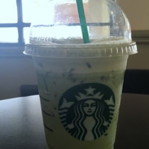 【タイ最新旅レポ】 スターバックスでアイスの抹茶ティーラテとバナナの絶品ケーキ