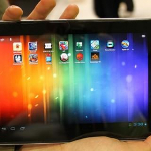 MWC 2012：クアッドコアTegra 3を搭載した東芝の7.7インチタブレットが見つかる（動画あり）