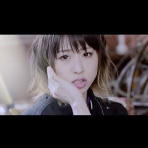 綾野ましろに覗かれドキッ！ 「NEWLOOK」ミュージックビデオ解禁