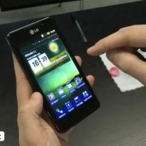 MWC 2012：LG Optimus 3D Maxのデモ映像