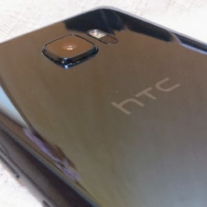 HTC U 11はSuper LCDを維持？ 3.5mmオーディオジャックは削除