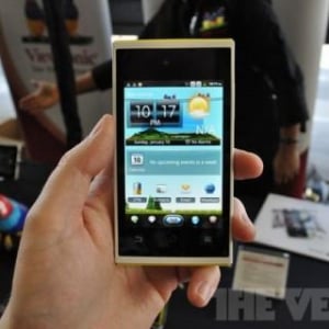 MWC 2012：デュアルSIM対応のAndroid 4.0スマートフォン「ViewPhone 4S」のデモ映像