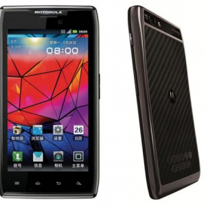 Motorola、容量3,300mAhのバッテリーを搭載した「RAZR MAXX XT910」を中国で発売