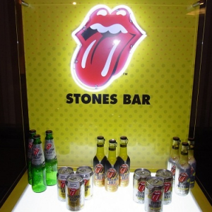 ストーンズのアイコン“Lips & Tongue”をデザインしたお酒が登場！　ビール類・カクテル・ハイボールがサントリーから6月発売へ