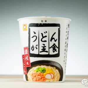 疑惑の渦中にある”うどんが主食”氏監修『縦型ビッグ うどんが主食 讃岐風うどん』をあえて味わう！