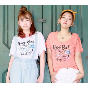 「ハードロックカフェ」×「ハローキティ」コラボTシャツ