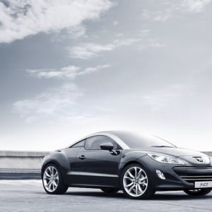 プジョー RCZ、比較的低走行な物件も100万円台に！