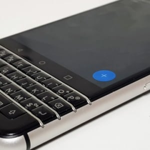 BlackBerry KEYoneの便利キーをナビバーボタン化して操作しやすくする方法