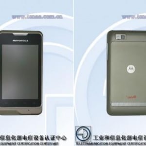 Motorola XT390はMediaTekのMT6573を搭載したAndroidスマートフォン