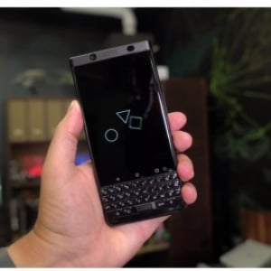 BlackBerry KEYone Black Editionが発表、9月中旬より日本などで発売