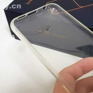 ZenFone 4に同梱しているスマートフォンカバーをチェック