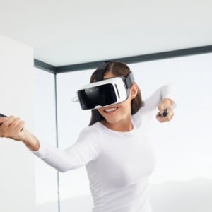 IFA 2017 : カールツァイス、スマートフォンでSteam VRのゲームをプレイできるようにする新製品「ZEISS VR ONE Connect」を発表