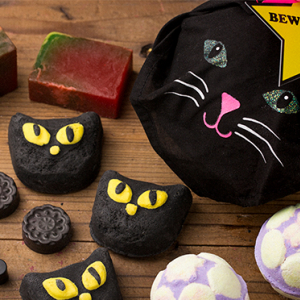 黒猫もいるニャン！LUSHのキュートなハロウィン限定アイテムでバスタイムを楽しんで♡