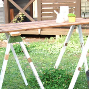 木材×金具で簡単DIY！テーブルにもなる『ウマ』を作りました
