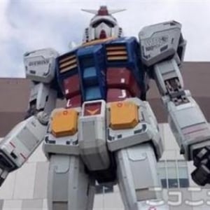 お台場に「実物大ガンダム」と「メイド」出現　「ダイバーシティ東京 プラザ」オープン