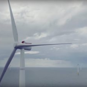 世界初の浮遊型洋上風力発電がスコットランドで稼働、2万世帯分の電力賄う