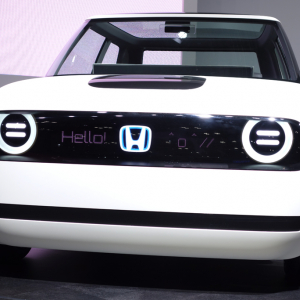 【東京モーターショー2017】「HELLO!　^□^ ///」　ホンダのコンセプトEVは文字表示や顔っぽいデザインがカワイイ