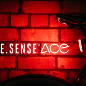 人工知能が自転車の安全運転をサポート!AI搭載のスマートバイクライト「ACE」が新しい
