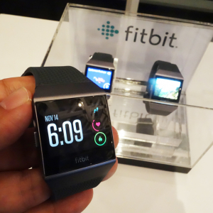 Fitbit初のスマートウォッチ『Fitbit Ionic』は2018年1月発売へ　アプリ開発者とユーザー集めたカンファレンスでお披露目